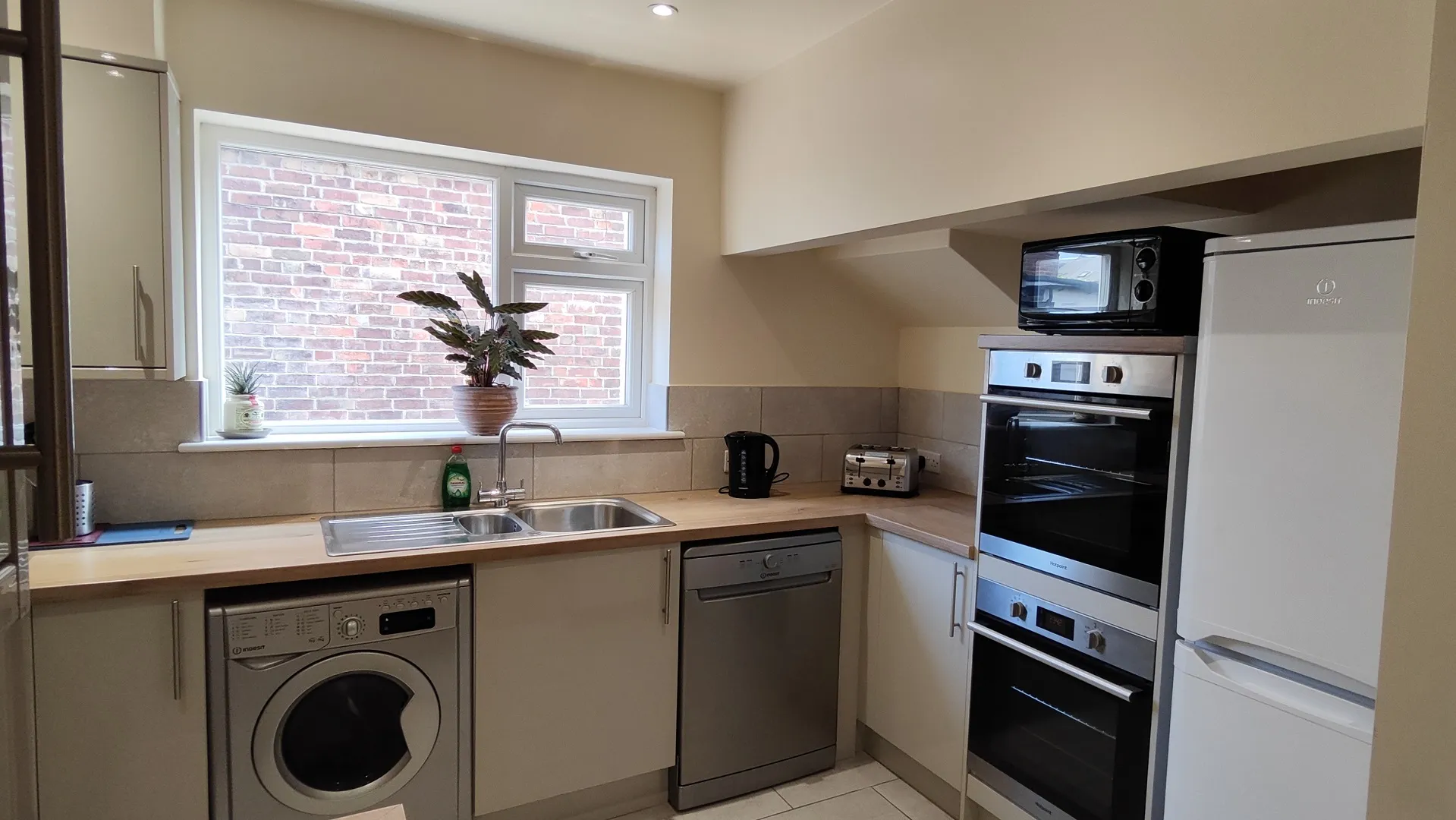 Brailsford Road: 6 Bedroom student House NG7 2JU - Image 1